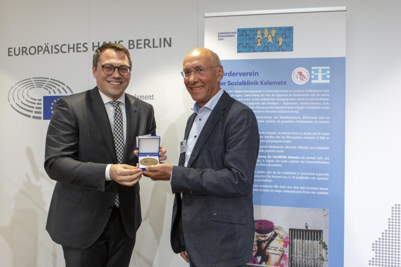 MEP Wölken überreicht Joachim Sohns den Bürgerpreis
